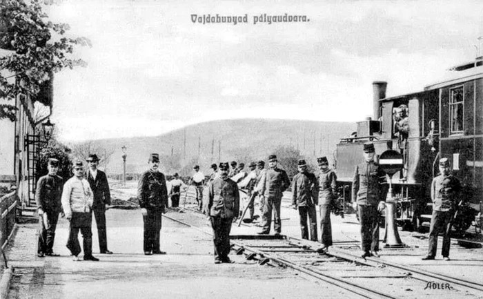 Calea ferată Hunedoara - Simeria, la Gara Hunedoarei. Foto: Leopold Adler, în jurul anilor 1900.