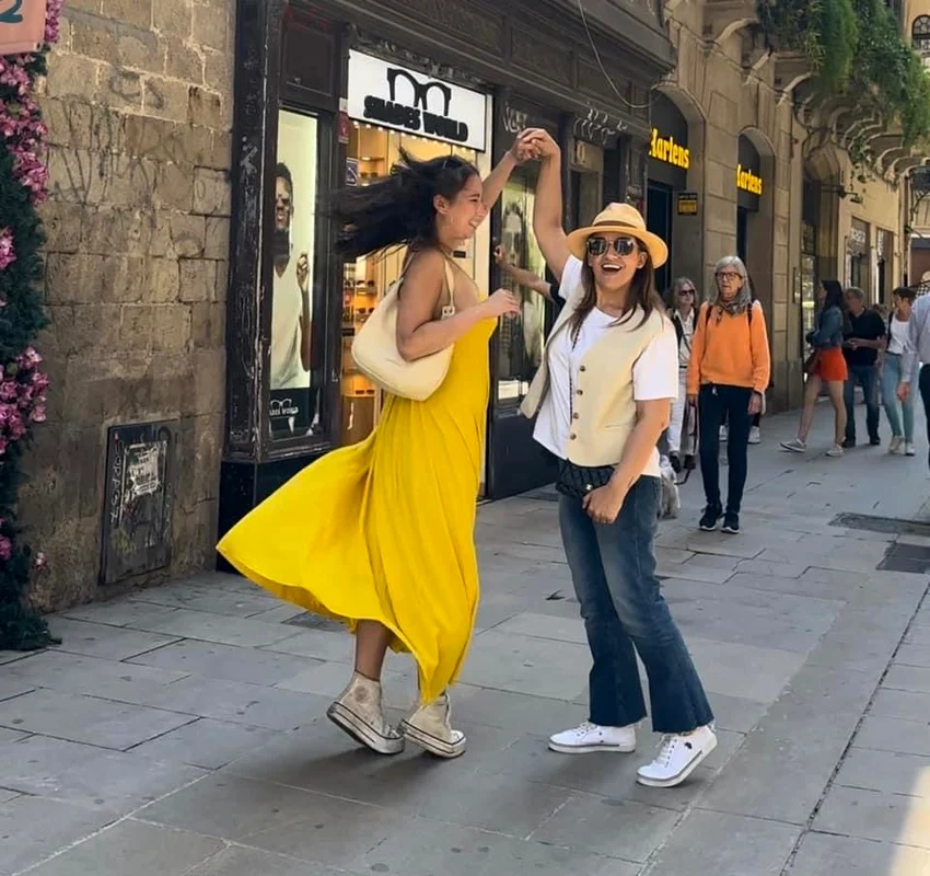 Mirela Retegan (53 ani), Tanti Prezentatoarea de la Gașca Zurli, a fost la Barcelona, acolo unde a petrecut câteva zile pline, alături de fiica ei