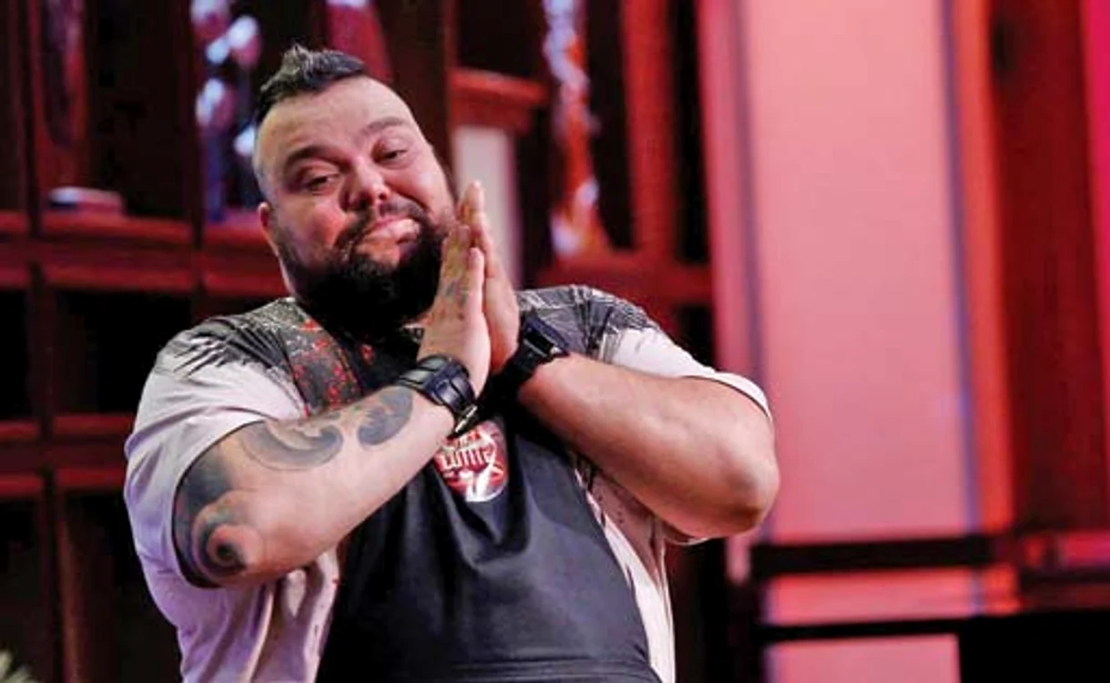 
    Chef Sorin Bontea  s-a bucurat alături  de el şi l-a  felicitat pentru  câştigarea  premiului  