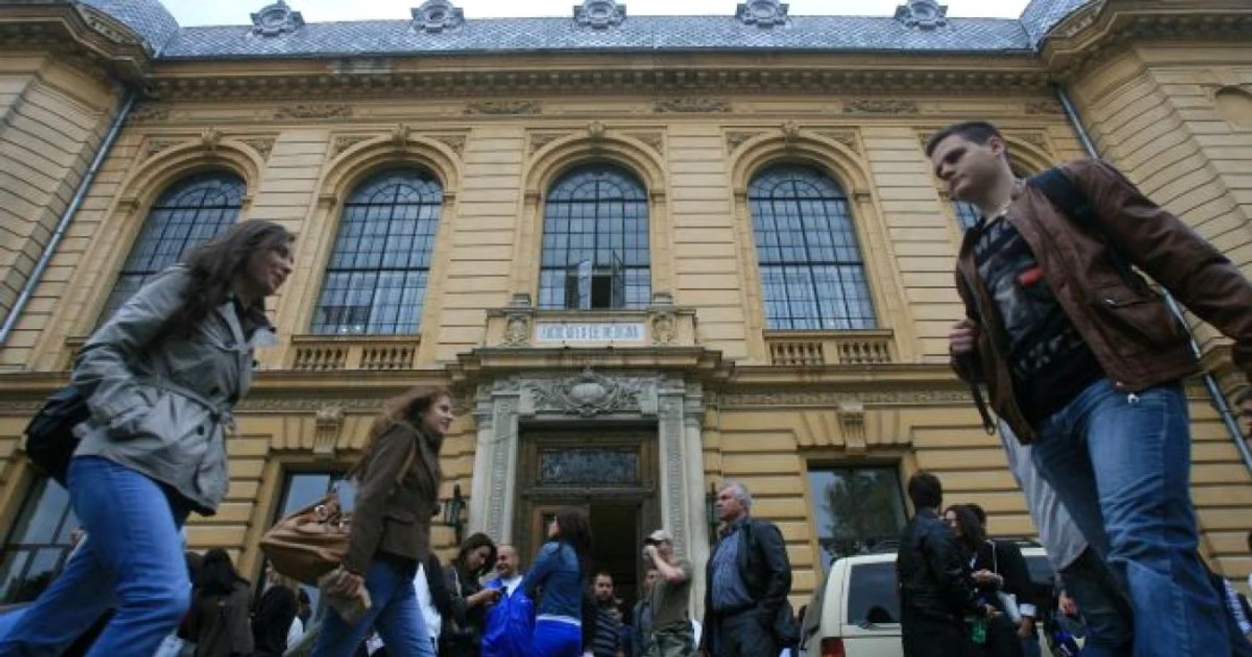 Procurorii fac percheziţii la Universitatea "Carol Davila" din Bucureşti, la sediul unor firme şi la locuinţele mai multor persoane suspectate de abuz ăn serviciu FOTO Adevărul