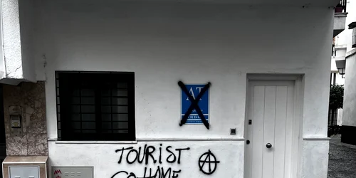 Numărul mare de turiști a devenit o problemă în Spania. FOTO X