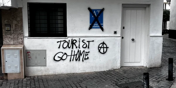 Numărul mare de turiști a devenit o problemă în Spania. FOTO X
