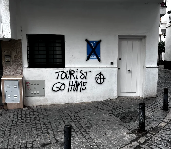 Numărul mare de turiști a devenit o problemă în Spania. FOTO X
