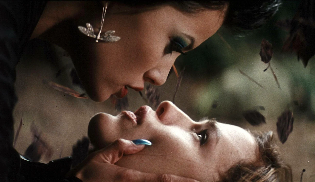 Scenă din filmul Elektra (2004) în care joacă alături de Jennifer Garner