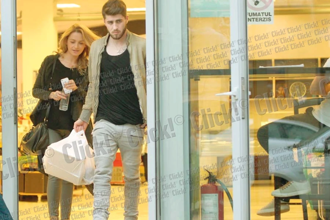 
    Alina Crişan şi Mihai Răduţ  formează un cuplu de mai  bine de o lună, conform  apropiaţilor. Ei merg  împreună la cumpărături (Fotografii: Mihai Ionescu)  
