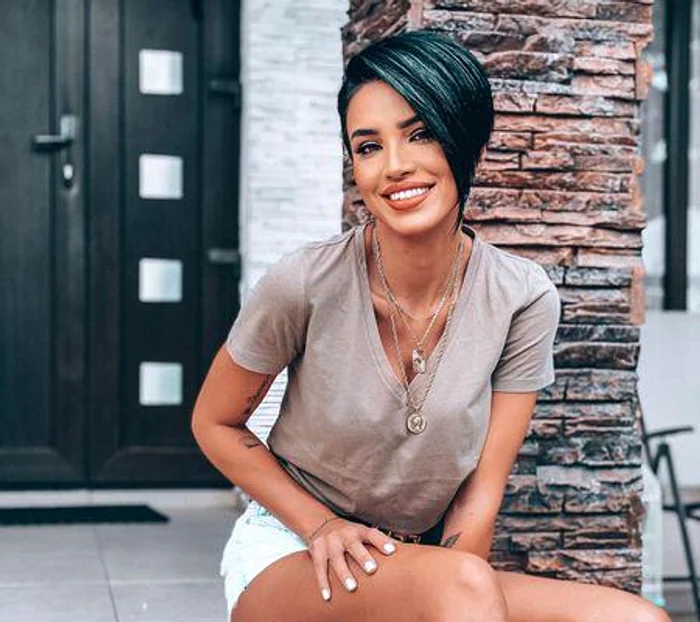 Sebi, soţul Danei Marijuana, a pupat-o pe Adelina doar pe mână