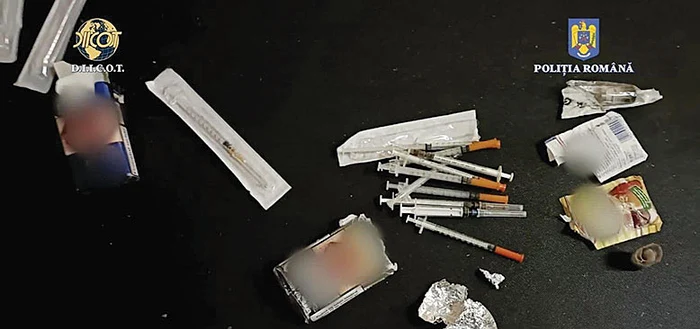 Au fost descoperite şi seringi. FOTO: DIICOT