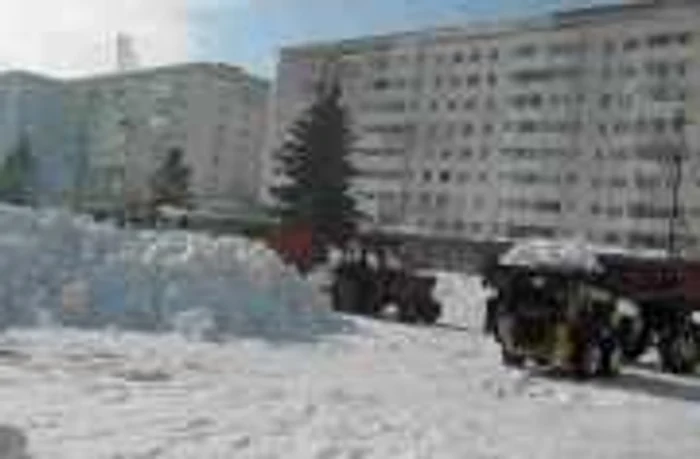 Piaţa Unirii va fi curată până deseară