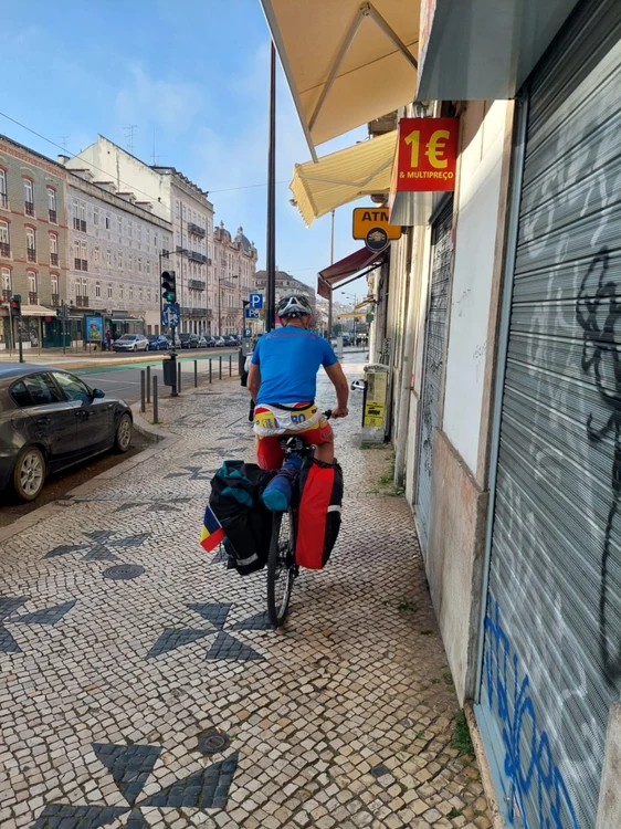 Ioan Dan Gaşpar cu bicicleta în Portugalia