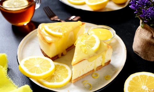 Cheesecake cu lamaie  Sursa foto shutterstock 2292523711 jpg