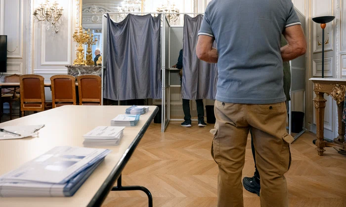 Alegeri - secție de vot