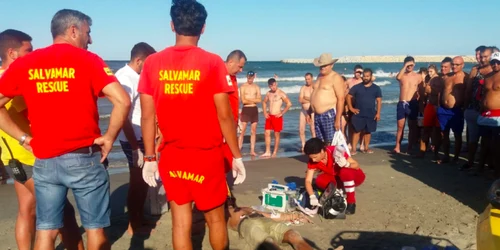 Înecat la plaja Modern litoral salvamar salvare resuscitare Sursa Serviciul de Ambulanţa Constanţa