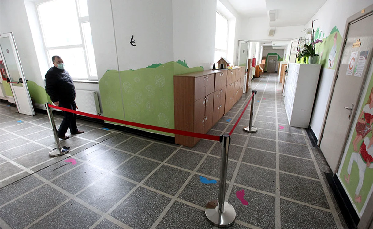 La plecare, există un culoar special pentru a se evita aglomeraţia 