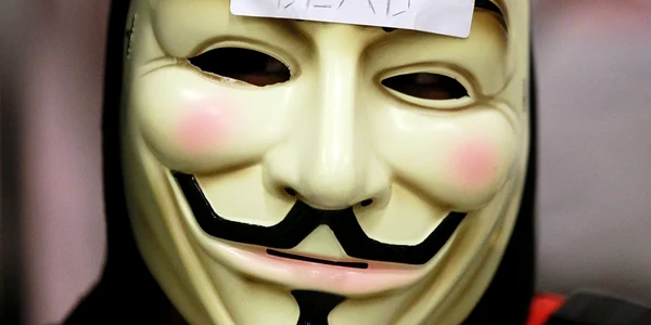 Simbolul mişcării de hackeri Anonymous este masca ce-l întruchipează pe Guy Fawkes