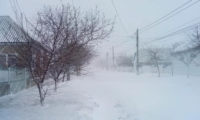 
    Într-un morman de zăpadă de pe această stradă a fost găsit mort bărbatul din Tulcea  