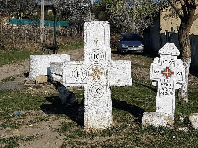 Semnificația troițelor de la răspântie. Îți arată drumul cel bun. Este un obicei străvechi al românilor