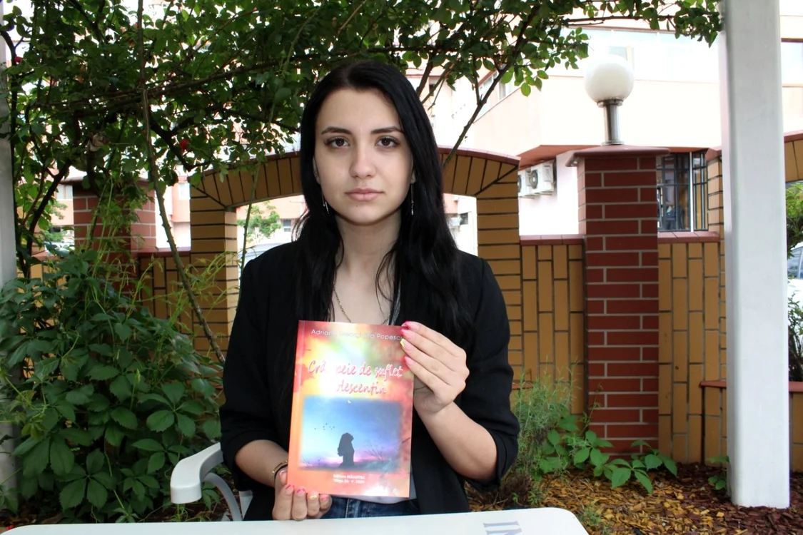 Adriana Georgiana Popescu a publicat carta „Crâmpeie de suflet adolescentin“                 FOTO: Alin Ion