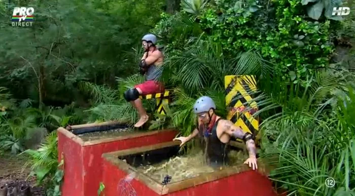 Dorian Popa şi Vladimir Drăghia au fost aruncaţi în "lichidul bio" de fiecare dată când nu au ghicit imaginea din spatele număruluiCaptură Pro TV