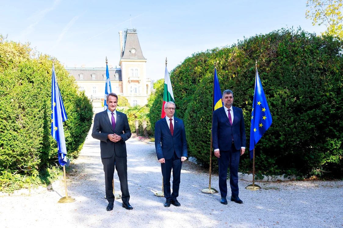 Cei trei oficiali subliniază importanța continuării sprijinului pentru Ucraina FOTO Facebook 