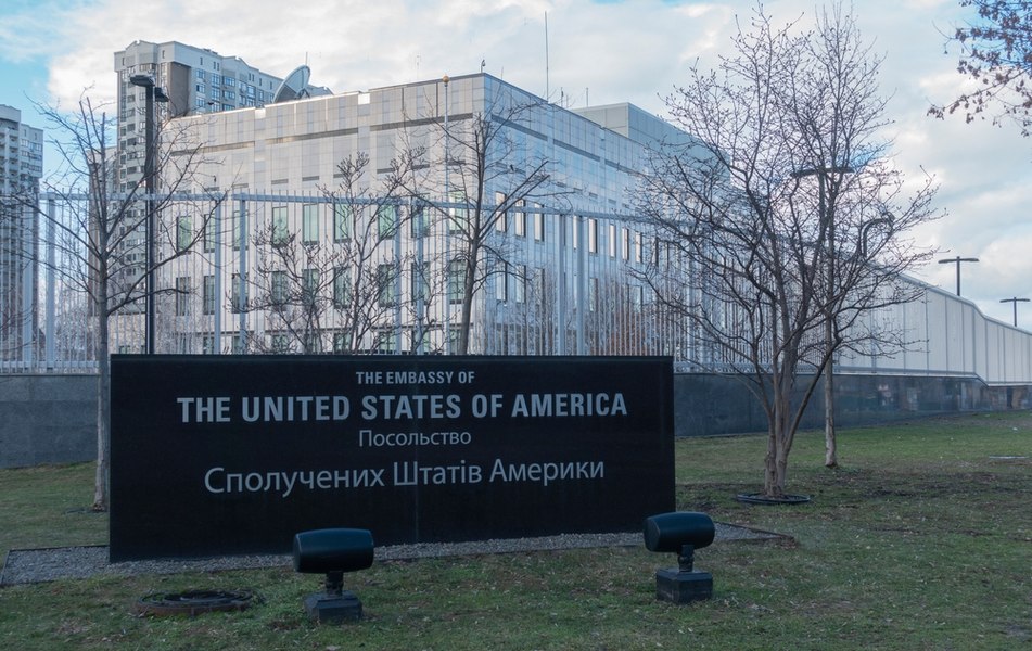 Criză tăcută la Ambasada SUA din Kiev: plecări, tensiuni și disensiuni față de noua linie a administrației Trump