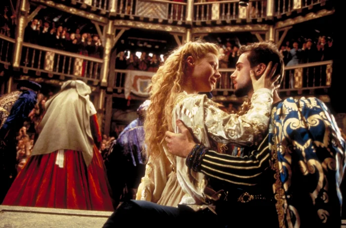 Actorii Gwyneth Paltrow şi Joseph Finnes în comedia romantică  „Shakespeare îndrăgostit“ FOTO cinemagia.ro