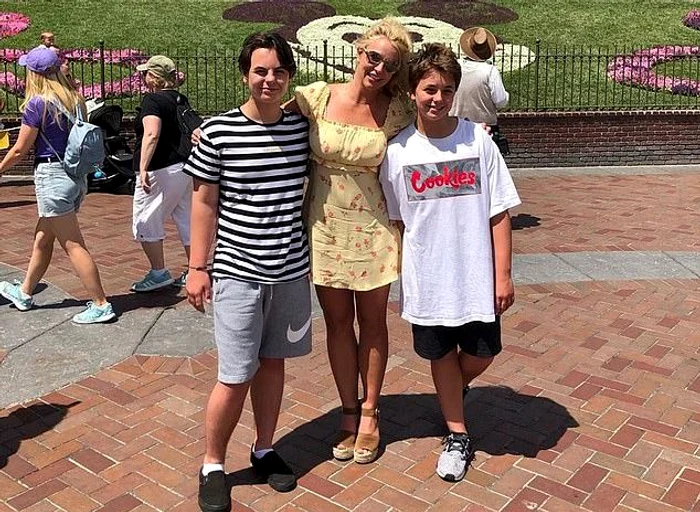 Britney Spice e fericită că cei di copii au acceptat să se pozeze cu eaFoto: Instagram