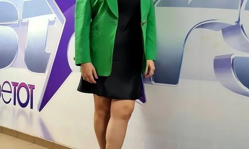 oana roman minijup jpeg