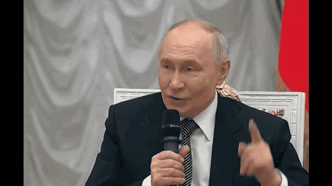  „Nebunia progresează”. Moment de neputință la Kremlin: Putin a fost pus în dificultate în fața ofițerilor săi