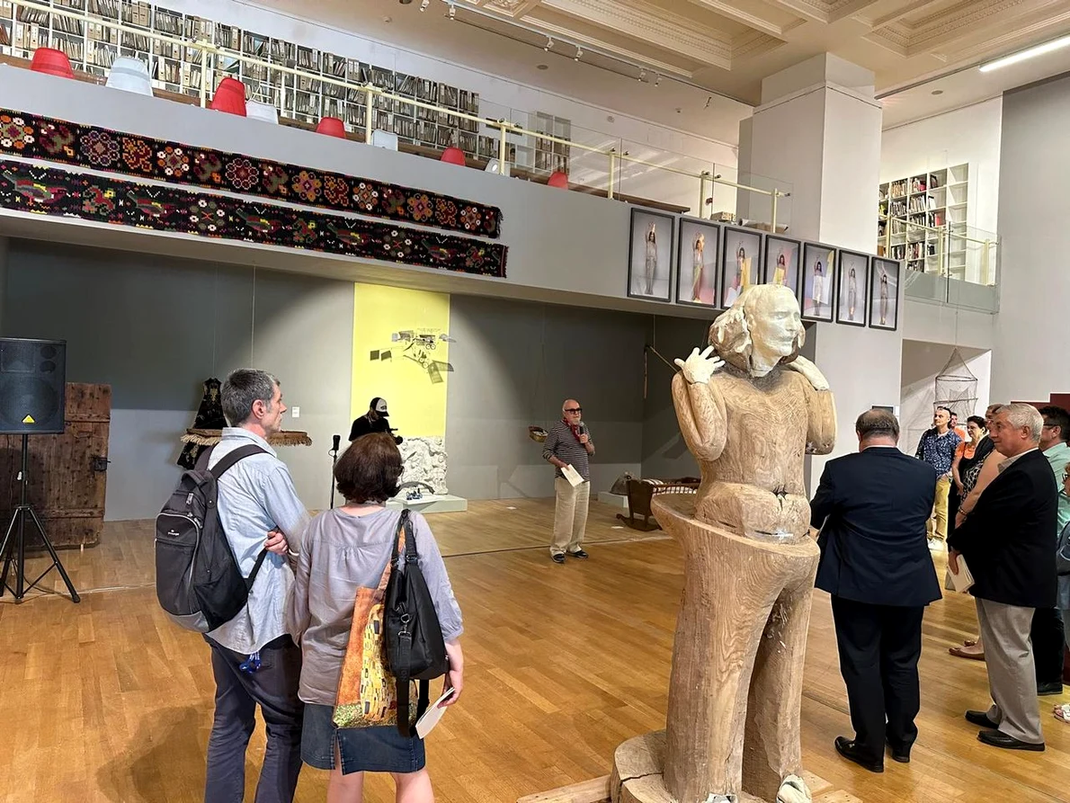 Expoziția „Răsucirea. Triumful provinciei, amurgul imperiilor”, la Muzeul Național de Artă Contemporană (foto: Muzeul Municipiului Bucureşti)