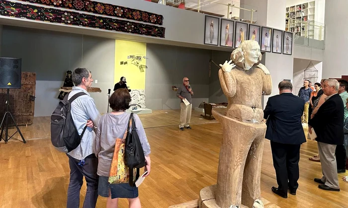 Expoziția „Răsucirea. Triumful provinciei, amurgul imperiilor”, la Muzeul Național de Artă Contemporană (foto: Muzeul Municipiului Bucureşti)