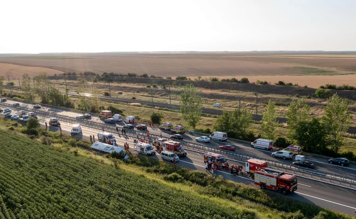 Accident grav pe Autostrada Soarelui: un autocar s-a răsturnat în județul Călărași FOTO: IGSU
