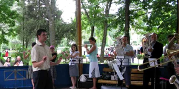 Poftiţi la fanfară în Parcul Central!