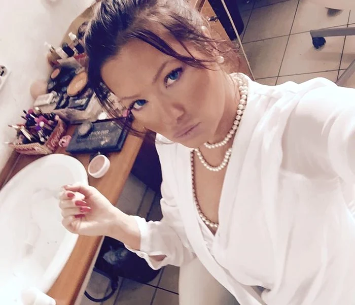 Simona Sensual a apărut la tv cu faţa umflată de somn