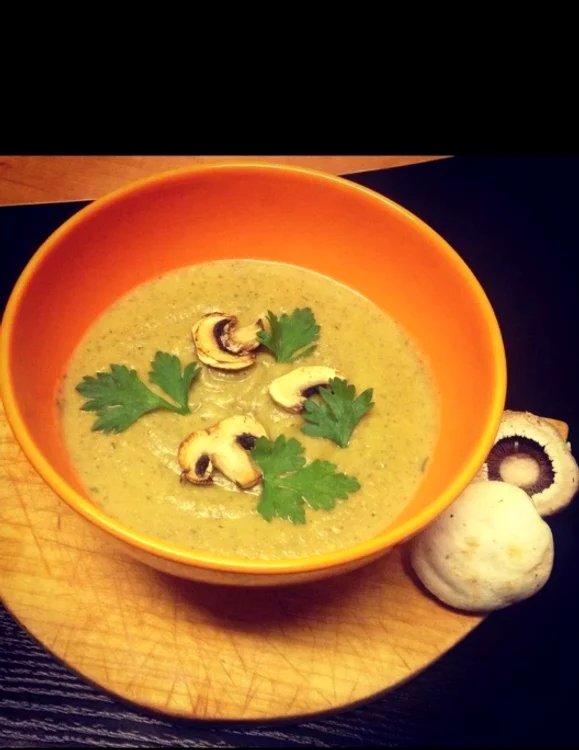 
    Supă cremă de ciuperci  