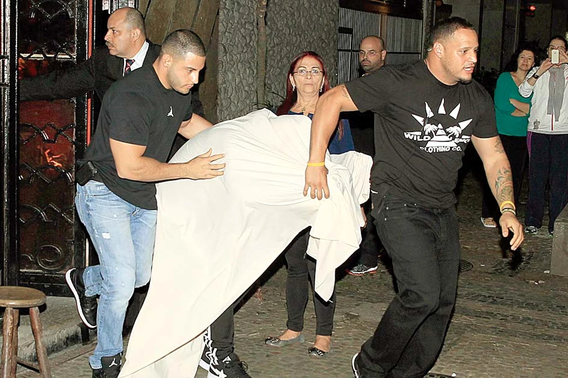 Bieber a plecat cu cerşaful hotelului în cap
