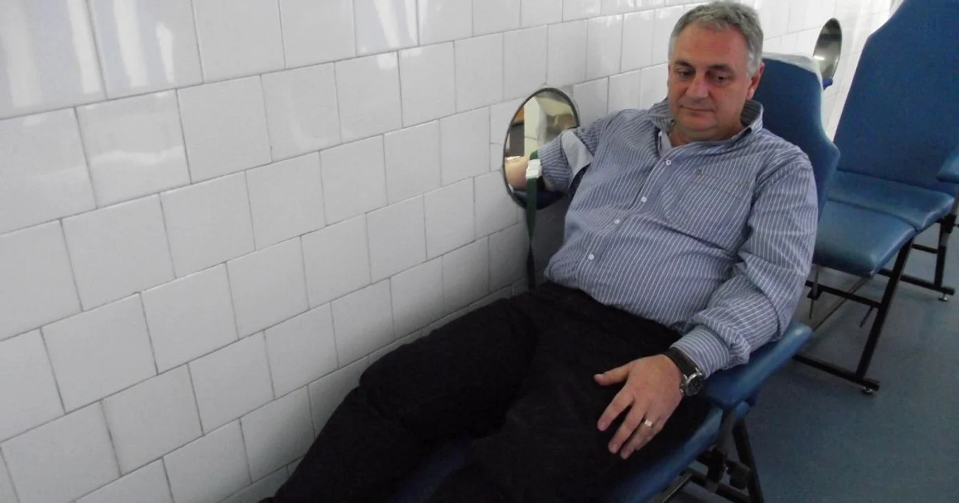 Prefectul Ştefan Bardan la Centrul de Transfuzii Alba 