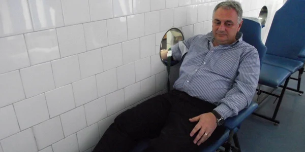 Prefectul Ştefan Bardan la Centrul de Transfuzii Alba 