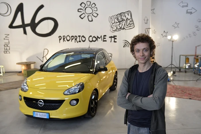 Opel Adam şi Valentino Rossi