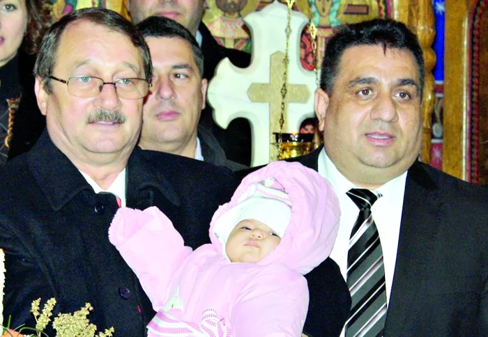 
    Micuţa creştinată de fratele  preşedintelui poartă numele  soţiei acestuia, Doina  