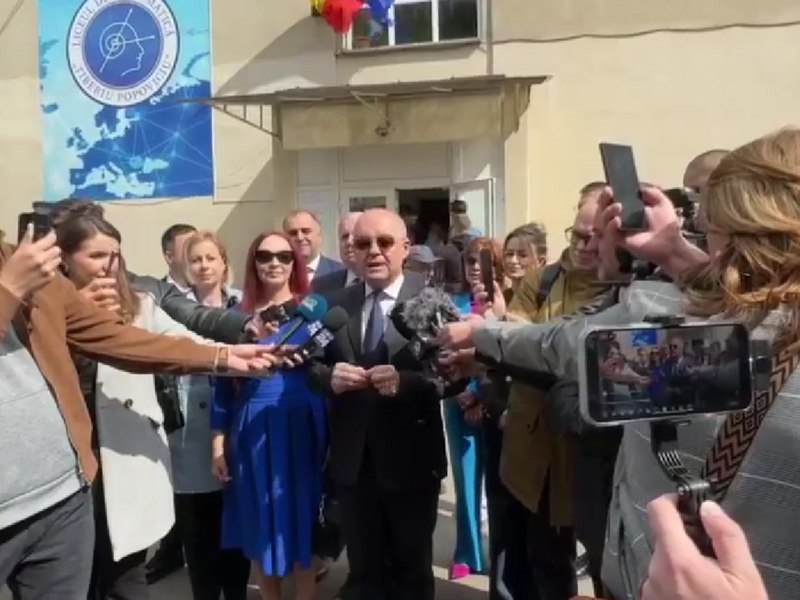 Emil Boc consideră că alegerile de azi reprezintă „referendum pentru menținerea României în Uniunea Europeană”
