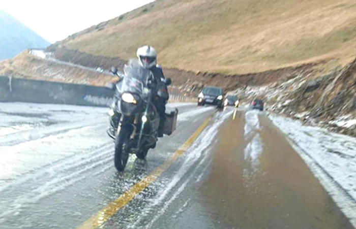 A căzut grindina pe Transalpina. FOTO Meteo Buzău Facebook