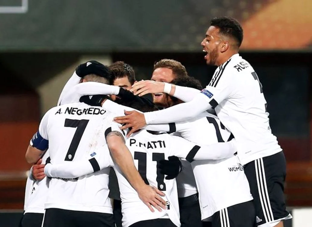 
    Jucătorii Valenciei se bucură pentru calificarefoto: valenciacf.com  
