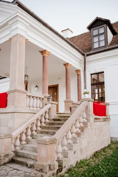 Seară cu tematică „Bridgerton” de Ziua Îndrăgostiților la Castelul Kalnoky din Micloșoara