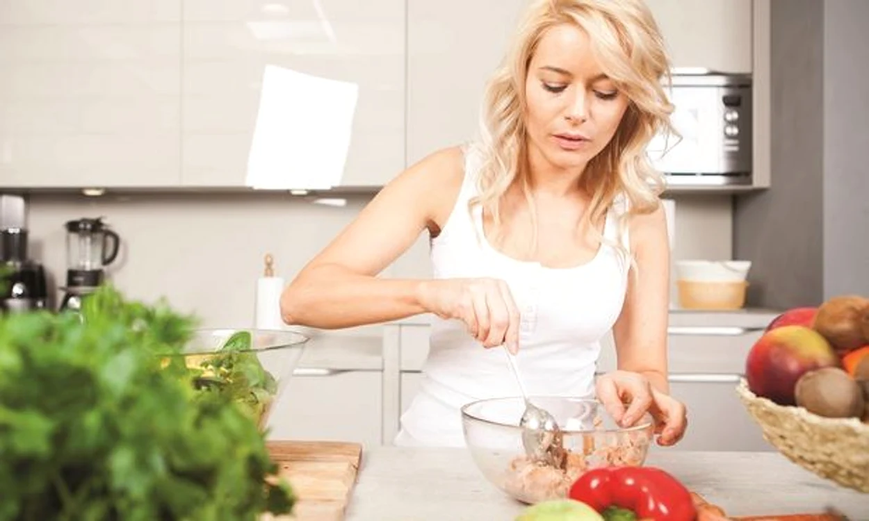 
    Laura Cosoi are o mâncare preferată care îi aminteşte de copilărie: salata de morcoviFoto: Arhiva personală  