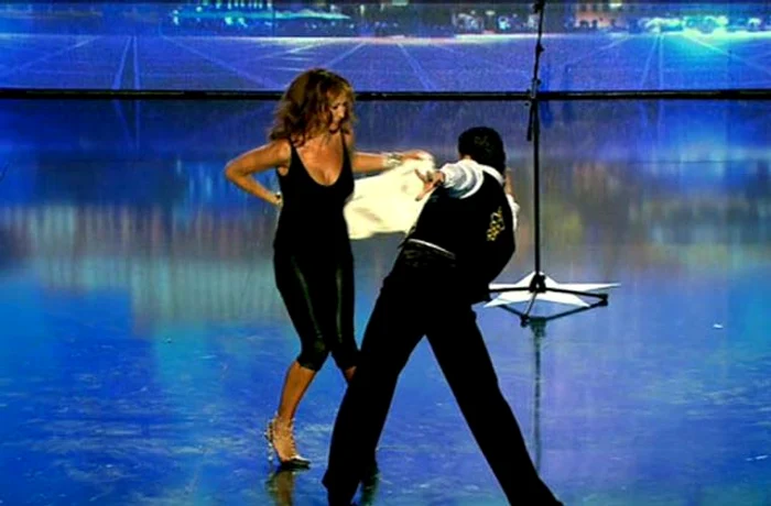 Mihaela Rădulescu a dansat pe scenă alături de un concurent