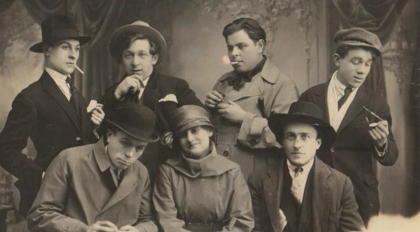 Îl recunoști pe Mihail Sadoveanu? / foto: Muzeul Național al Literaturii Române Iași