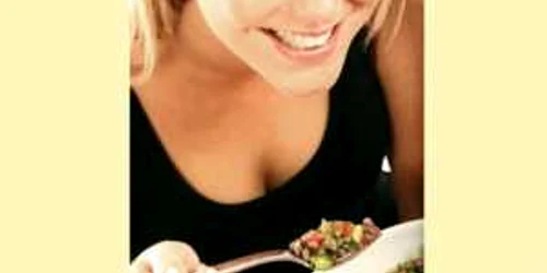 Consumă în fiecare zi o combinaţie de produse crude şi gătite