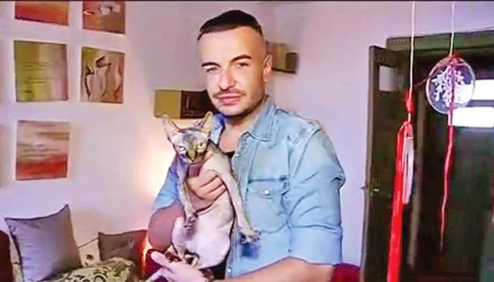 
    Designerul Răzvan Ciobanu adora pisicile, chiar dacă trăia din vânzarea lor  