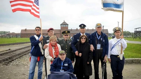 Reuniune emoționantă dintre un veteran de război și omul pe care l a salvat de la Dachau acum 71 de ani jpeg