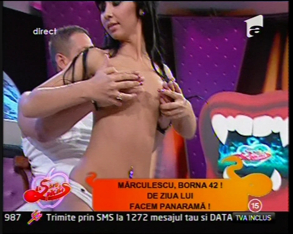 Mărculescu o mângâie pe sâni